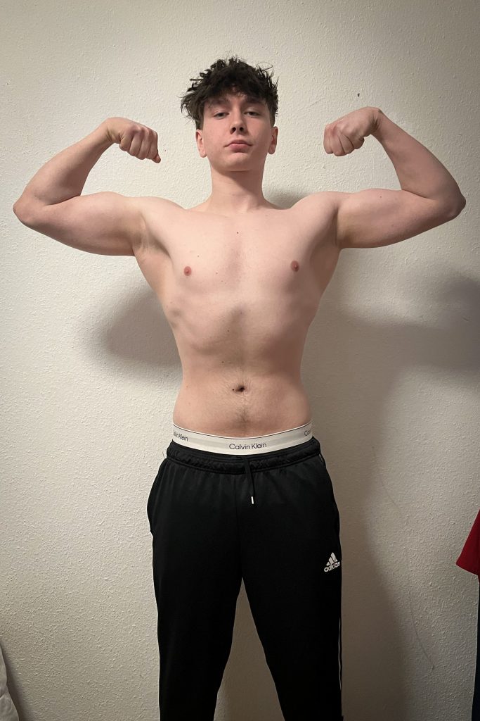 Fabrice vor dem Fitness-Coaching – Rückenansicht mit Fokus auf Ausgangszustand